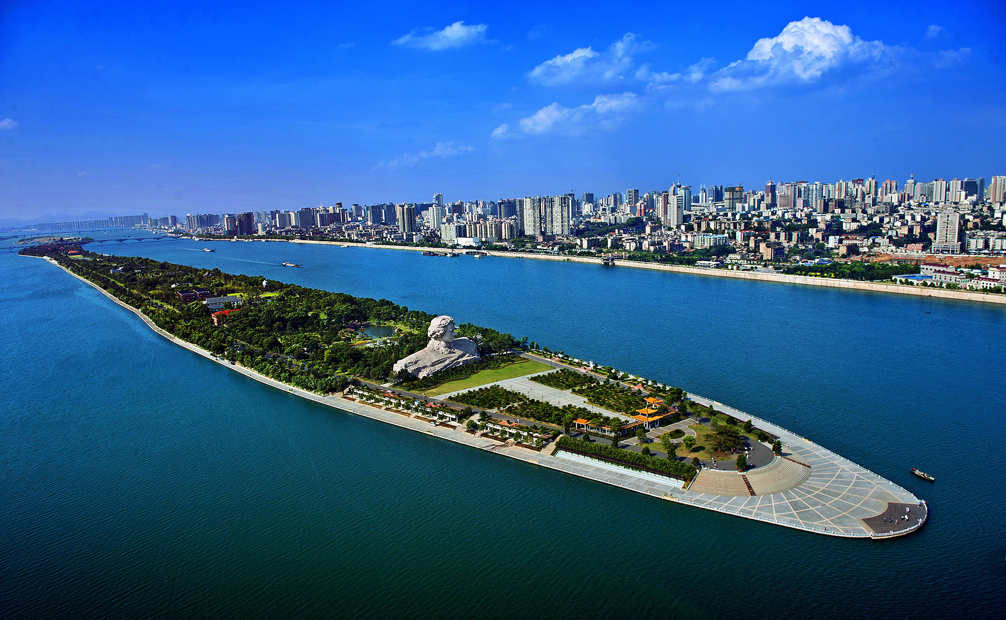 山水洲城，快樂(lè)長(zhǎng)沙 ——《關(guān)于長(zhǎng)沙市旅游形象定位的研究與思考》
